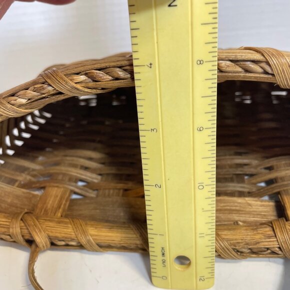 Vintage Wicker Basket With Hand-Painted Snowman & Holly Design - Picture 11 of 12